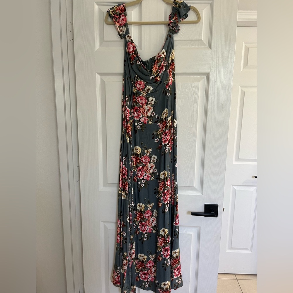 Lulu’s Sage Green Floral Maxi Dress